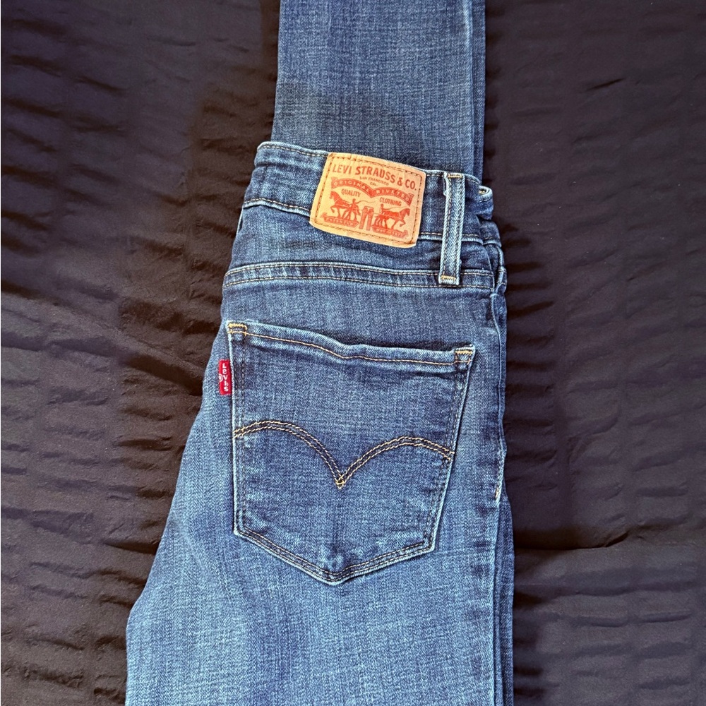 Levi's Women's Classic Indigo Straight Leg Jeans